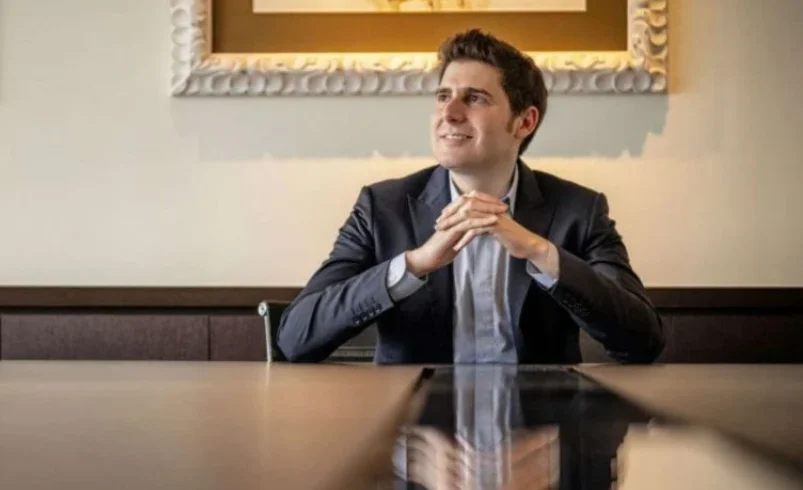 Eduardo Saverin: De Co-Fundador do Facebook a Destacado Investidor em Startups